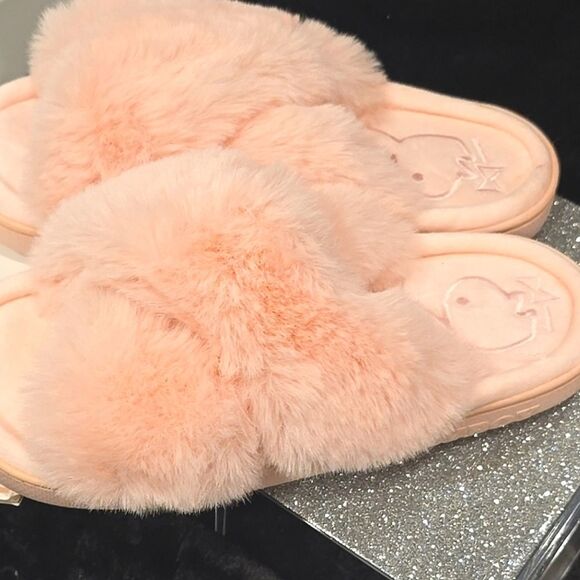 Playboy Embossed Logo Plush Memory Foam Cross Slippers - Picture 4 of 8